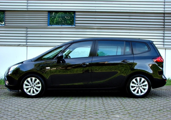 Opel Zafira cena 40900 przebieg: 180000, rok produkcji 2015 z Elbląg małe 667